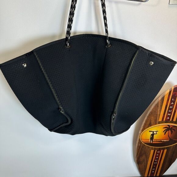 BOLT-BARBELLS-HEART®  |  DESIGNER TOTE BAG  |  PERFORATED  |  + MATCHING BAG - Picture 13 of 16